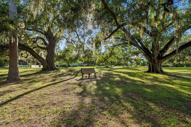 302 DEER PARK AVENUE, Tampa, FL 33617