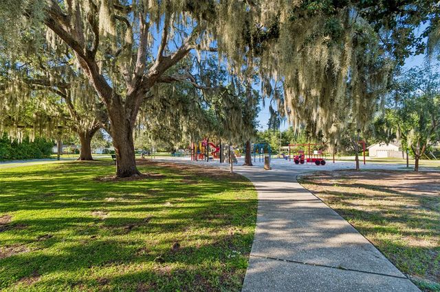 302 DEER PARK AVENUE, Tampa, FL 33617