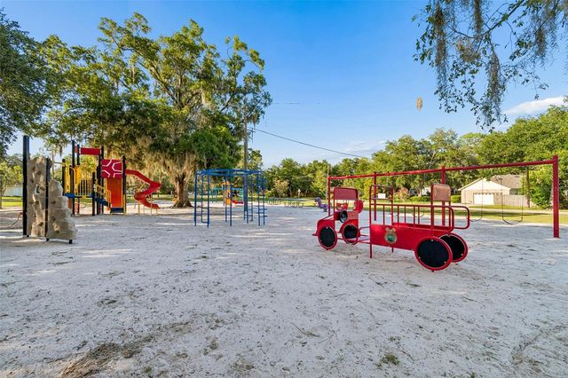302 DEER PARK AVENUE, Tampa, FL 33617