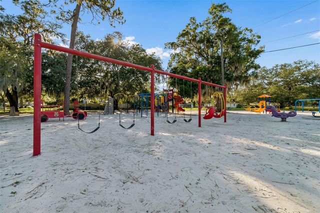 302 DEER PARK AVENUE, Tampa, FL 33617