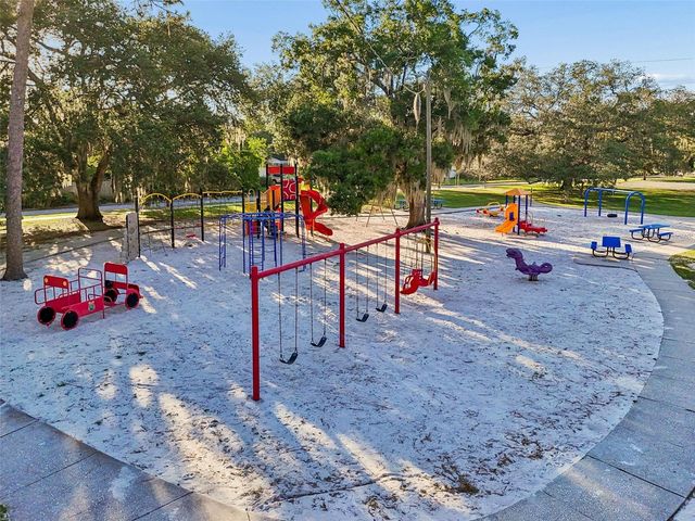 302 DEER PARK AVENUE, Tampa, FL 33617