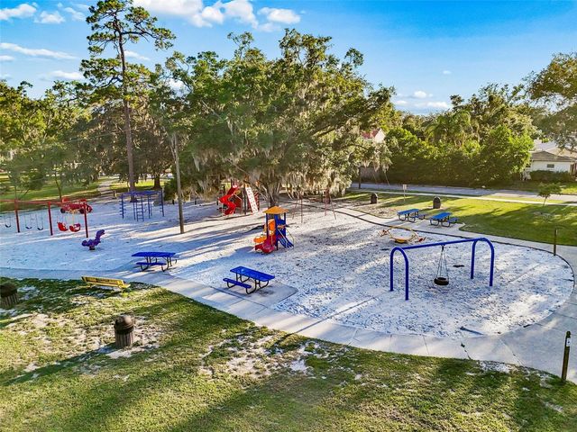 302 DEER PARK AVENUE, Tampa, FL 33617
