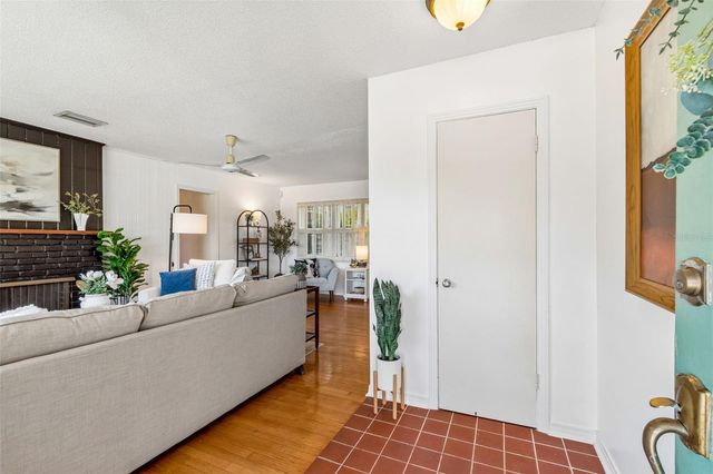 302 DEER PARK AVENUE, Tampa, FL 33617