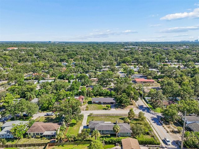 302 DEER PARK AVENUE, Tampa, FL 33617