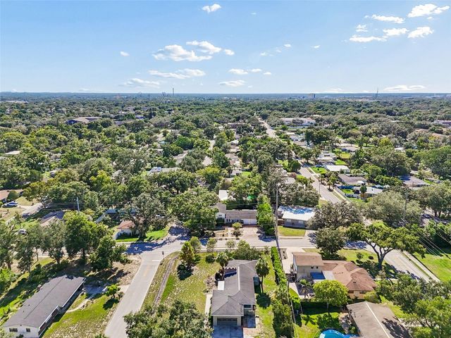 302 DEER PARK AVENUE, Tampa, FL 33617