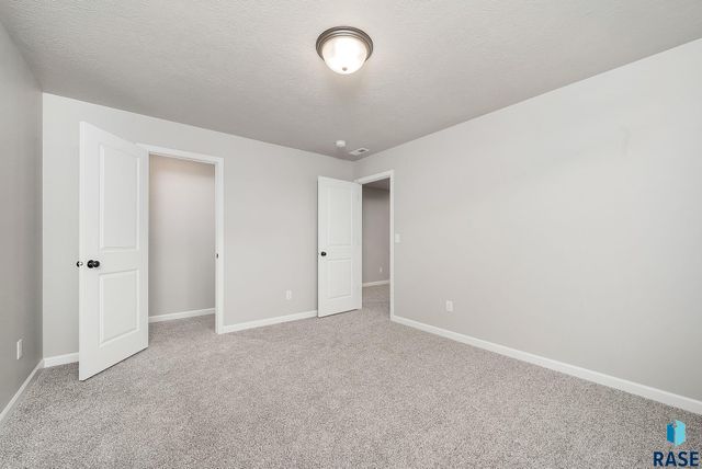 5937 S Hosta Ave, Sioux Falls, SD 57108