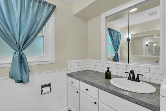 1210 N Farmstead St, Wichita, KS 67208