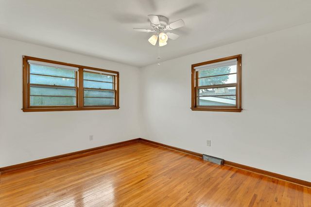 1210 N Farmstead St, Wichita, KS 67208