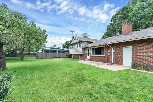 1210 N Farmstead St, Wichita, KS 67208