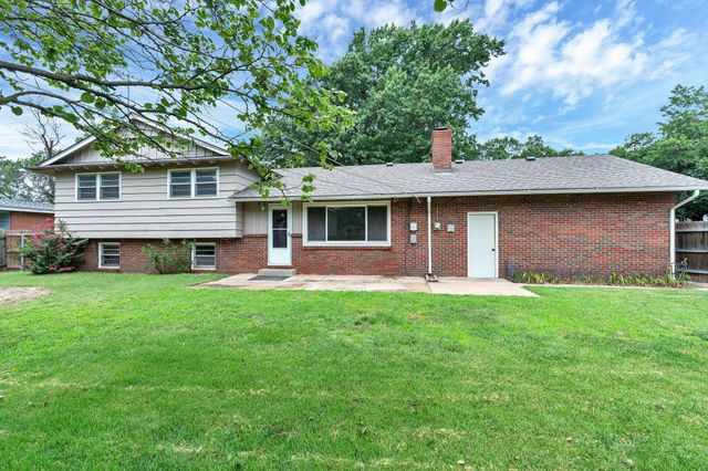 1210 N Farmstead St, Wichita, KS 67208