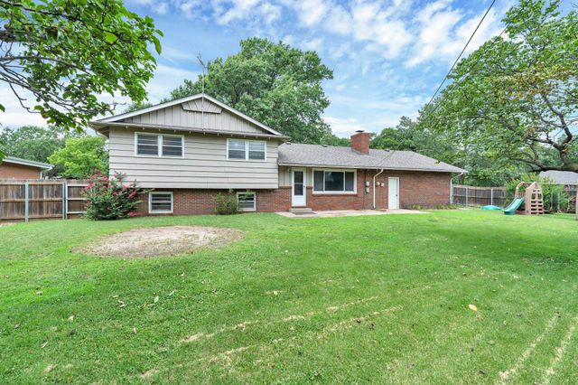 1210 N Farmstead St, Wichita, KS 67208