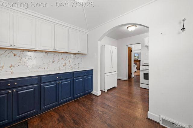 8549 Marygrove Drive, Detroit, MI 48221