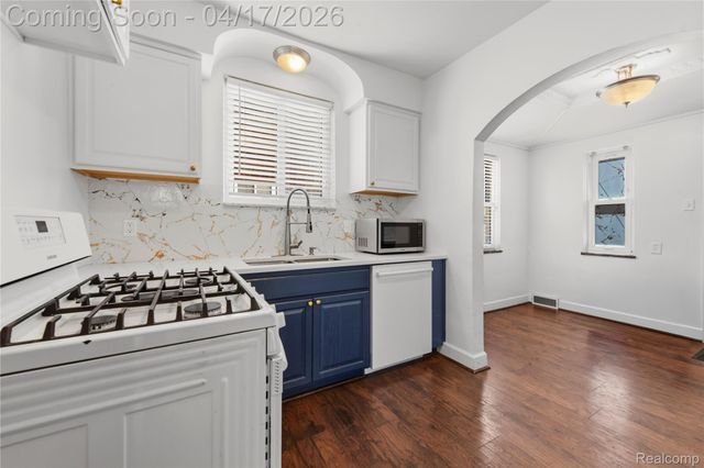 8549 Marygrove Drive, Detroit, MI 48221