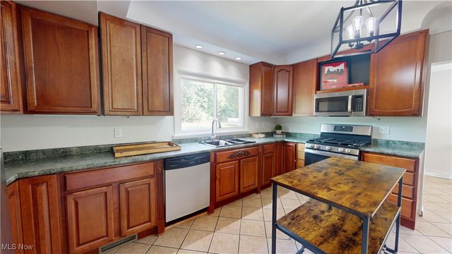 2680 W South Range Road, Columbiana, OH 44408