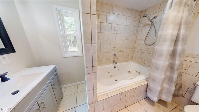 2680 W South Range Road, Columbiana, OH 44408