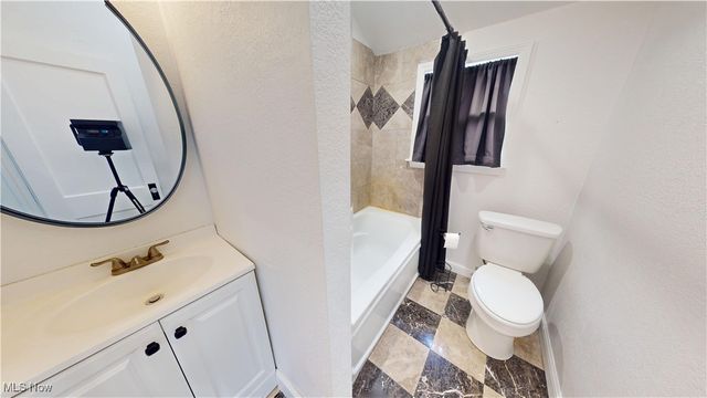 2680 W South Range Road, Columbiana, OH 44408