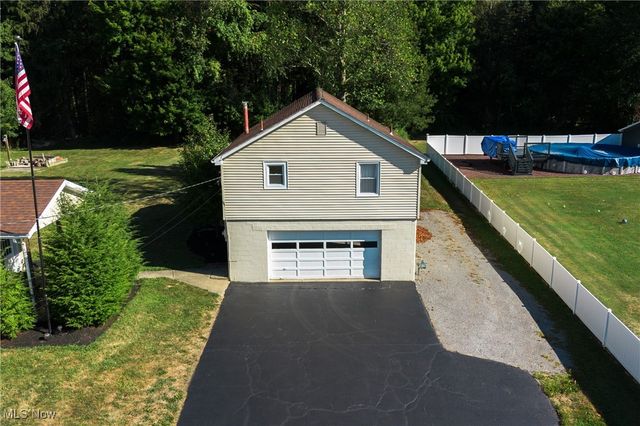 2680 W South Range Road, Columbiana, OH 44408