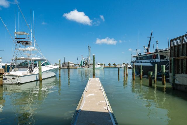 318 W Cotter Ave 1, Port Aransas, TX 78373