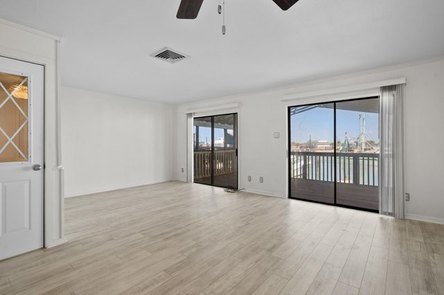 318 W Cotter Ave 1, Port Aransas, TX 78373