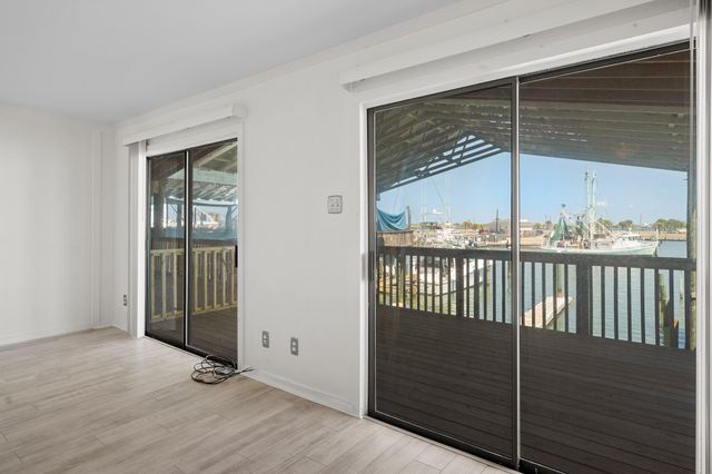 318 W Cotter Ave 1, Port Aransas, TX 78373