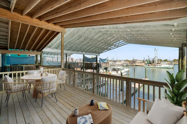 318 W Cotter Ave 1, Port Aransas, TX 78373