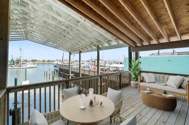 318 W Cotter Ave 1, Port Aransas, TX 78373