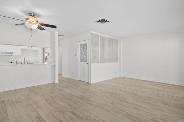 318 W Cotter Ave 1, Port Aransas, TX 78373