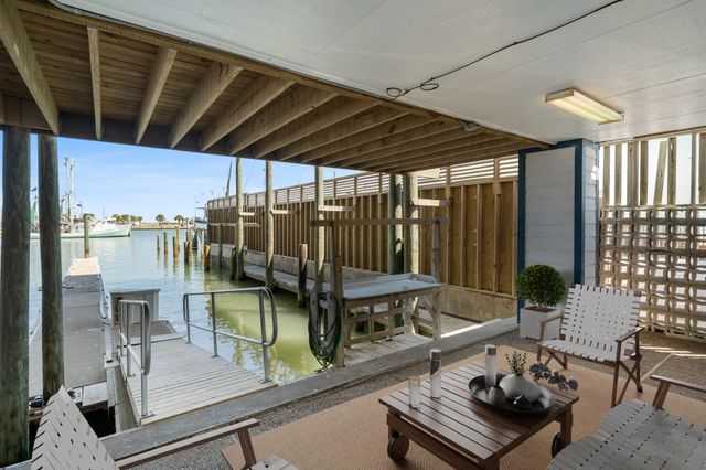 318 W Cotter Ave 1, Port Aransas, TX 78373