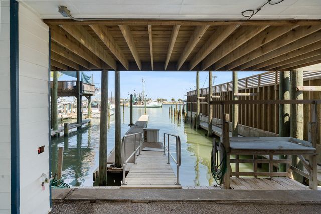 318 W Cotter Ave 1, Port Aransas, TX 78373