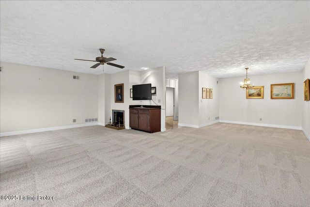 5800 Coach Gate Wynde 319 C, Louisville, KY 40207