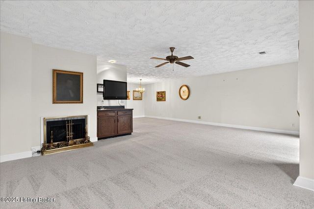 5800 Coach Gate Wynde 319 C, Louisville, KY 40207