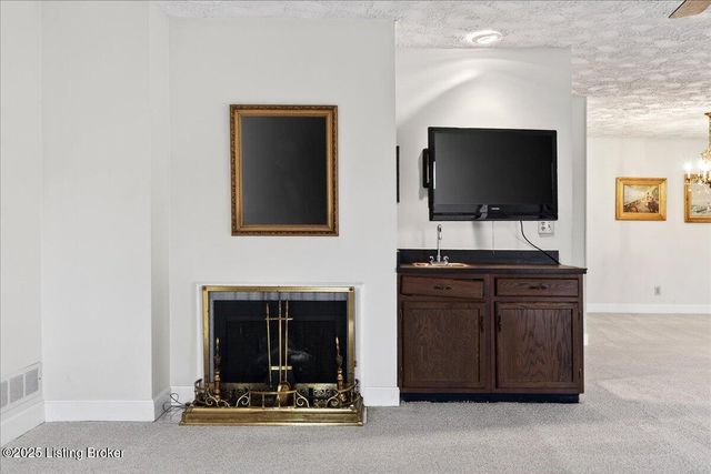 5800 Coach Gate Wynde 319 C, Louisville, KY 40207