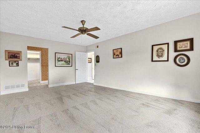 5800 Coach Gate Wynde 319 C, Louisville, KY 40207