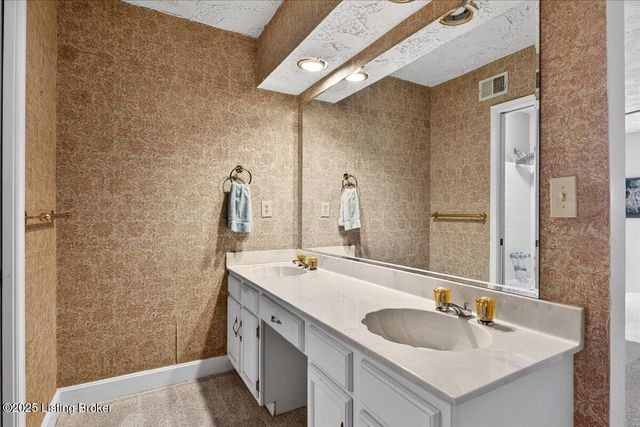 5800 Coach Gate Wynde 319 C, Louisville, KY 40207