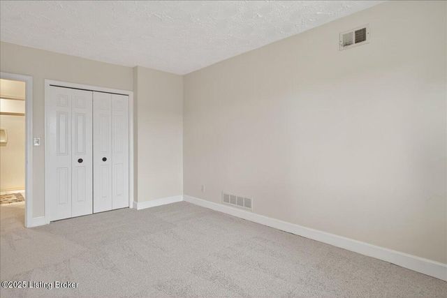 5800 Coach Gate Wynde 319 C, Louisville, KY 40207