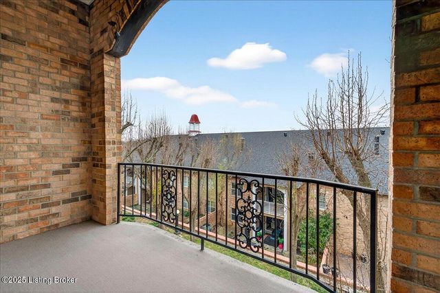 5800 Coach Gate Wynde 319 C, Louisville, KY 40207