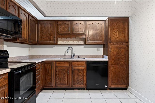 5800 Coach Gate Wynde 319 C, Louisville, KY 40207