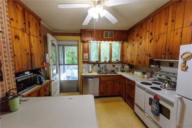20 West Lake Street, Skaneateles, NY 13152