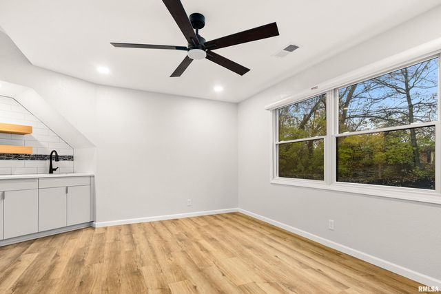 2211 SHERIDAN Road, Pekin, IL 61554