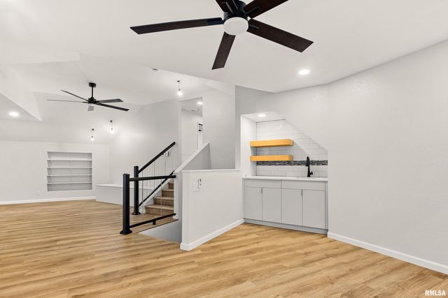 2211 SHERIDAN Road, Pekin, IL 61554