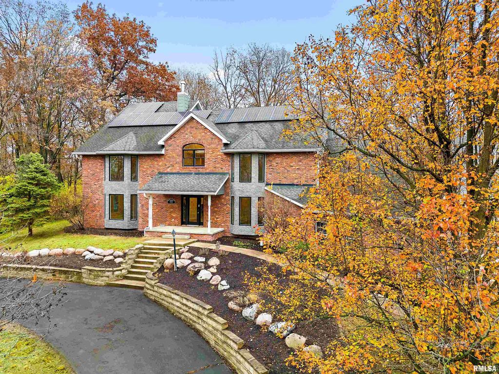 2211 SHERIDAN Road, Pekin, IL 61554