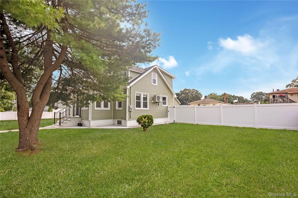 104 N 18th Street, Wyandanch, NY 11798 — photo 4