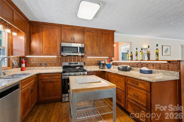 30 Hillcrest Road, Maggie Valley, NC 28751