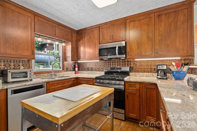 30 Hillcrest Road, Maggie Valley, NC 28751