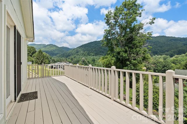30 Hillcrest Road, Maggie Valley, NC 28751
