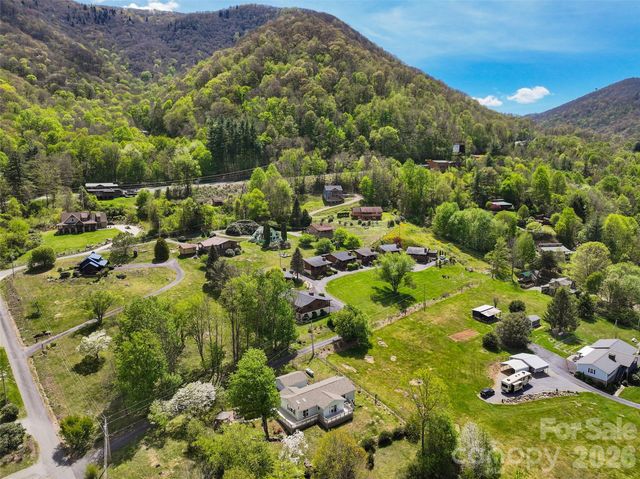 30 Hillcrest Road, Maggie Valley, NC 28751