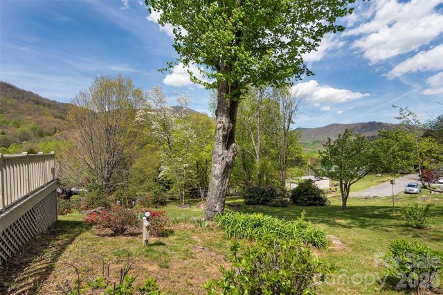 30 Hillcrest Road, Maggie Valley, NC 28751