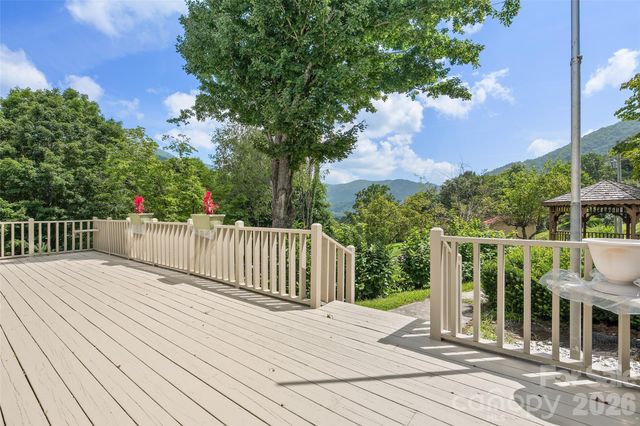 30 Hillcrest Road, Maggie Valley, NC 28751