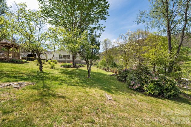 30 Hillcrest Road, Maggie Valley, NC 28751