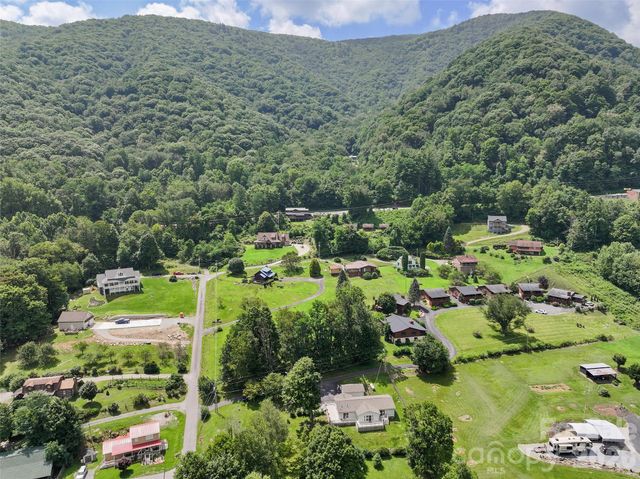 30 Hillcrest Road, Maggie Valley, NC 28751